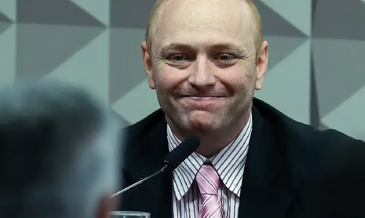 Moraes homologa redução da pena de hacker após aprovação no Enem 