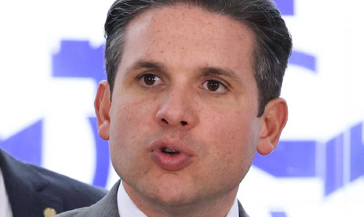 Motta diz que fim da escala 6x1 será debatida por meio de PEC 