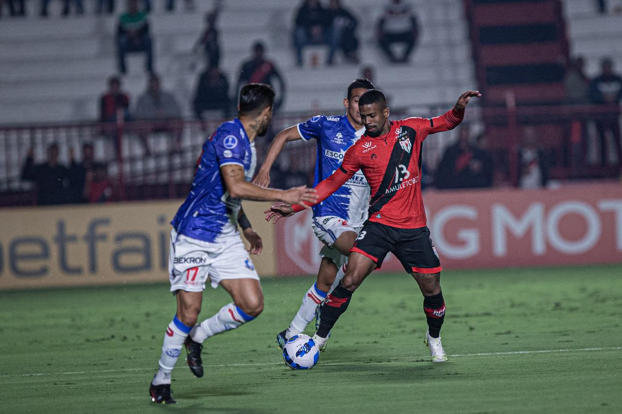 Com vitória sobre o Antofagasta-CHI, Atlético-GO se mantém na liderança do Grupo F da Sul-Americana Americana