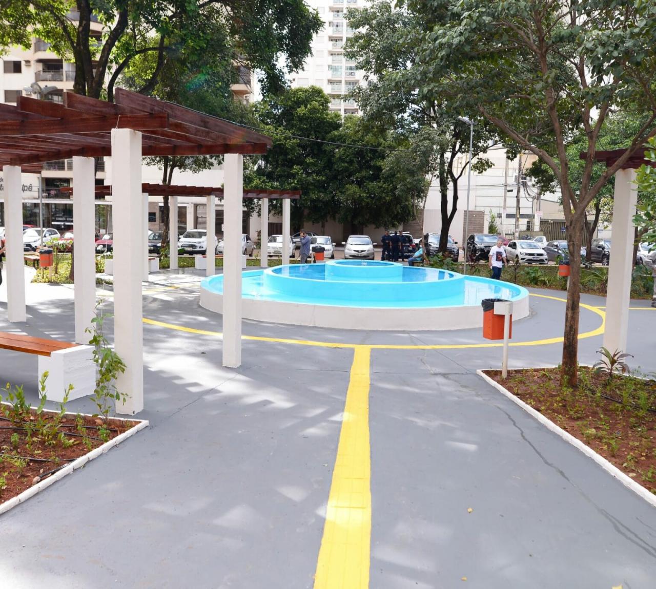 Rogério Cruz revitaliza 26 praças em seis meses, e constrói 18, em todas regiões de Goiânia