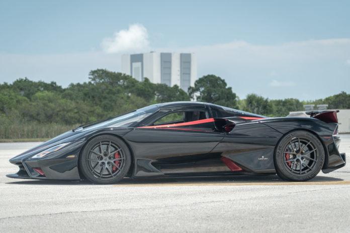 Carro ‘mais rápido do mundo’ bate recorde e beira os 500 km/h; assista