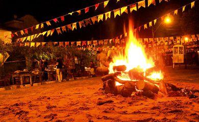 Saúde alerta para acidentes que causam queimaduras em festas juninas