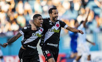 Vasco triunfa na estreia do técnico Maurício Souza