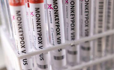 Brasil negocia compra de vacina contra varíola dos macacos