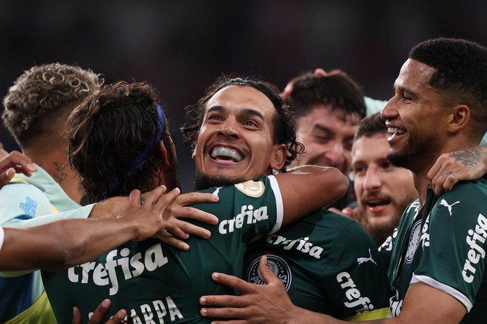 Com a derrota do Inter para o América-MG na tarde desta quarta-feira (2), o Palmeiras foi campeão brasileiro do sofá, já que enfrenta o Fortaleza apen