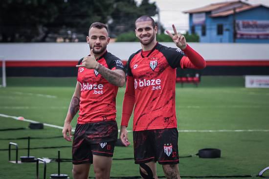 Felipe Vizeu e Igor Torres voltam a treinar em campo