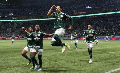 Mesmo desperdiçando dois pênaltis, Palmeiras vence Inter de Limeira