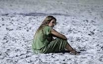 Assista: Visivelmente abalada, Patrícia Poeta pensa na vida sozinha em praia após polêmica na Tv Globo