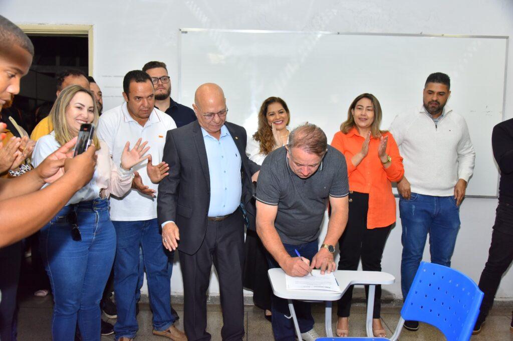 Prefeito Vilmar garante ampliação de vagas ao lançar reforma do Centro de Qualificação Profissional