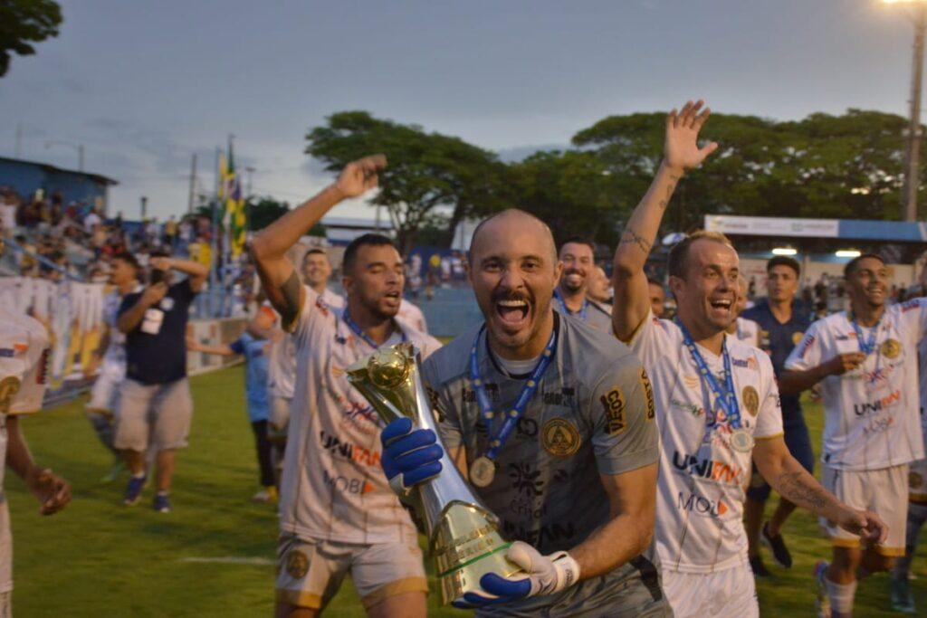 Com empate em casa, Aparecidense é campeã brasileira da Série D