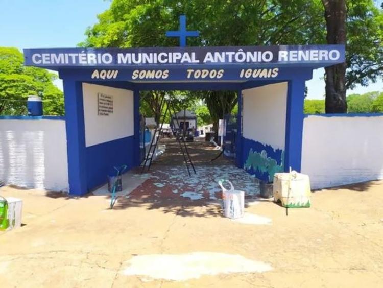 Corpo da mãe de ex-prefeito é encontrado sem roupa após túmulo ser violado