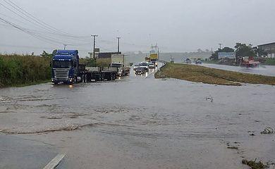 Geral Pernambuco decreta emergência em 12 municípios por causa das chuvas