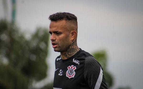 Torcedores do Corinthians invadem motel e agridem meia Luan