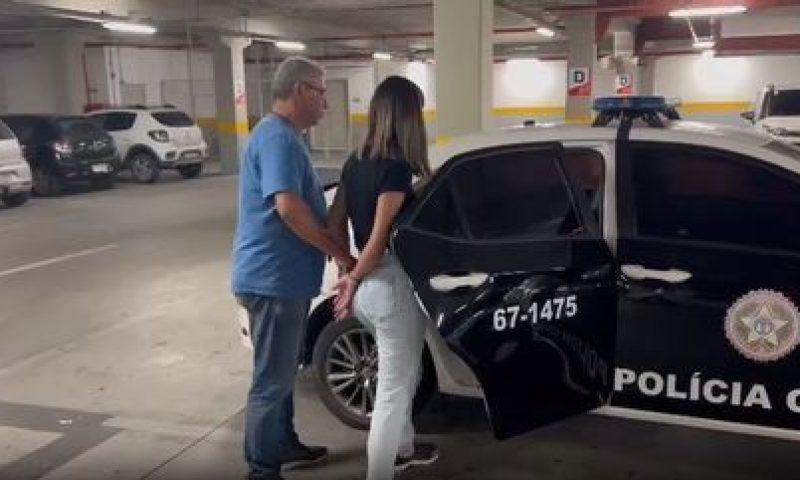 Bombeira Civil é presa suspeita de torturar as filhas de 1 e 8 anos