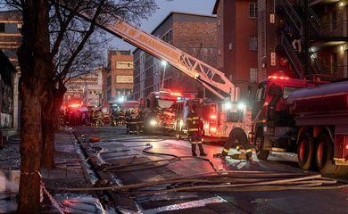 Geral Incêndio em prédio de Joanesburgo deixa ao menos 73 mortos