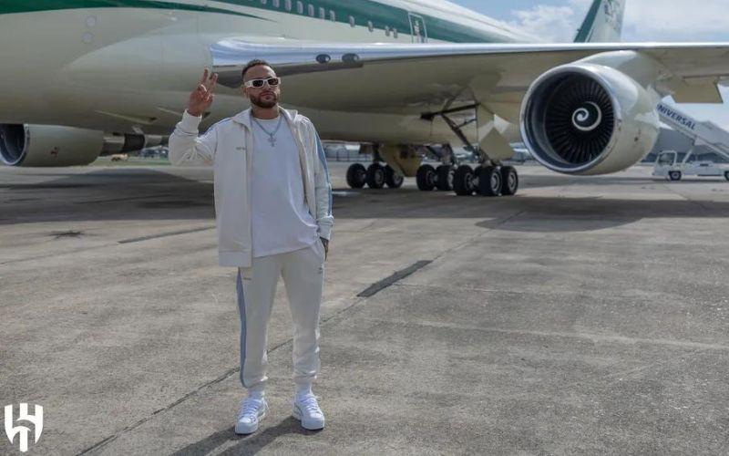 Neymar, de 31 anos, embarcou em um Boeing 747 da Kingdom Holding, disponibilizado pelo príncipe Alwaleed bin Talal, para a Arábia Saudita, nesta sexta
