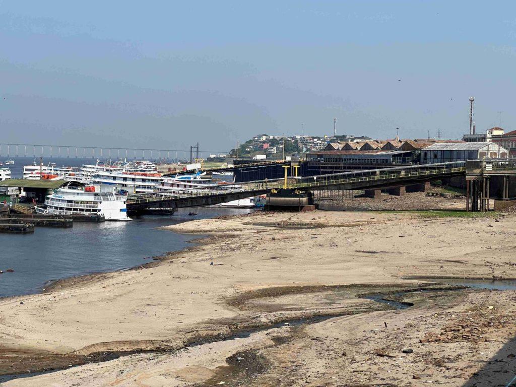 Barcos devem paralisar viagens para 37 cidades devido a estiagem no Amazonas