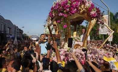 Círio de Nazaré leva multidão às ruas de Belém neste domingo
