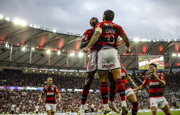 Com recorde de público, Flamengo supera o Vasco em estreia de Tite no Maracanã