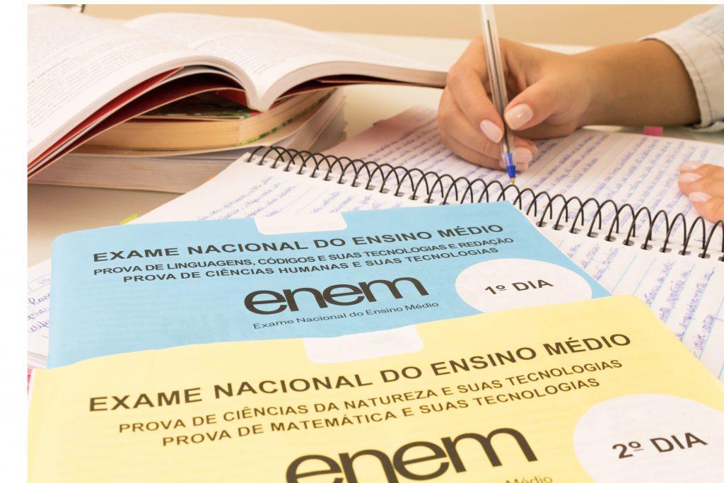 Enem 2023: Tema da redação aborda desafios do trabalho de cuidado realizado pela mulher no Brasil