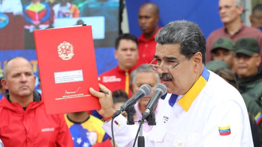 Maduro mobiliza tropas na fronteira após envio de navio britânico