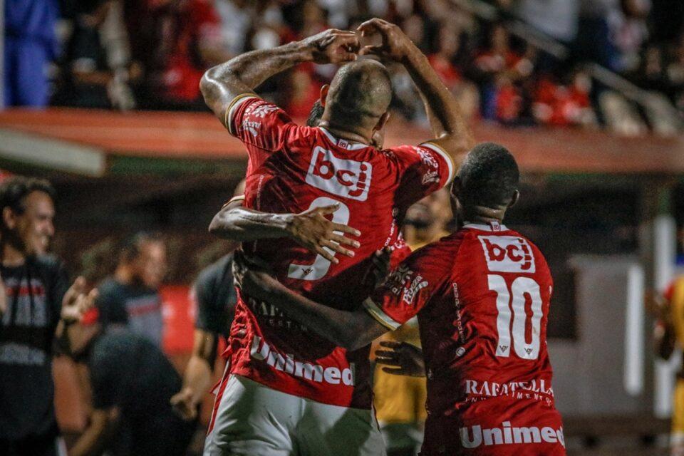 Em jogo tranquilo, Vila Nova derrota lanterna Morrinhos e segue na briga pela liderança do Goianão