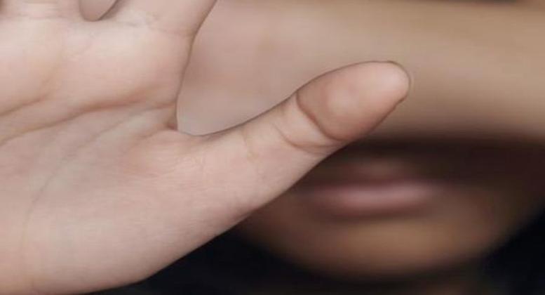 Mãe é condenada a 20 anos de prisão por consentir que “padrinho” estuprasse sua filha de 10 anos no Amazonas