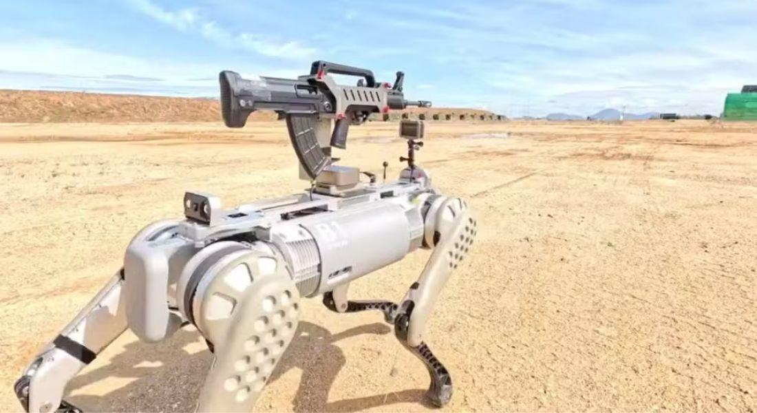 China revela cão-robô militar equipado com fuzil para realizar operações urbanas