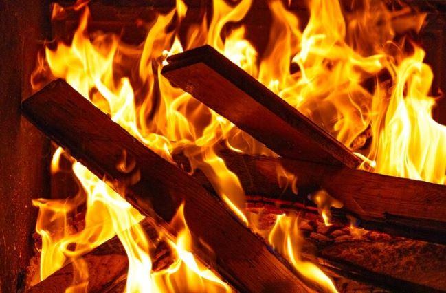 Homem tenta queimar ex viva dentro de casa no Amazonas