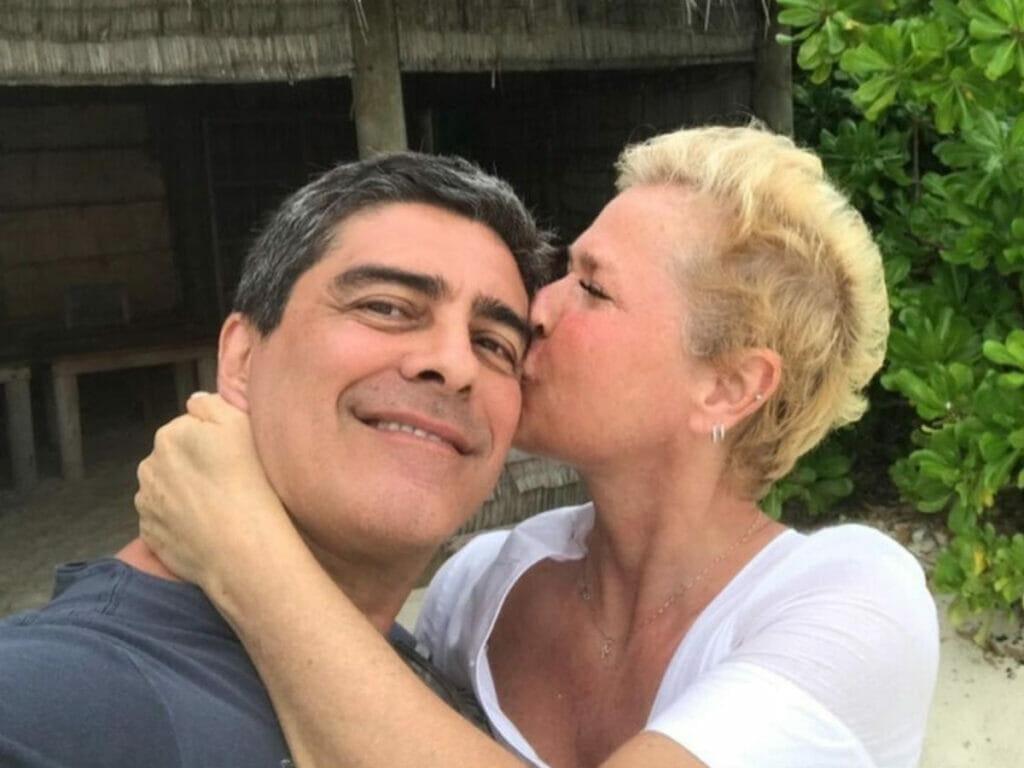 Polêmica: Marido de Xuxa é acusado de flertar com esposa do ‘bombeiro da Eliana’; veja prints vazados