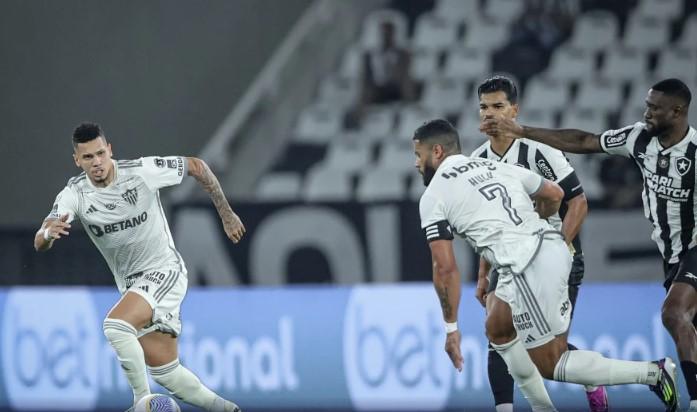 Botafogo domina e goleia o Atlético pelo Brasileirão no Nilton Santos