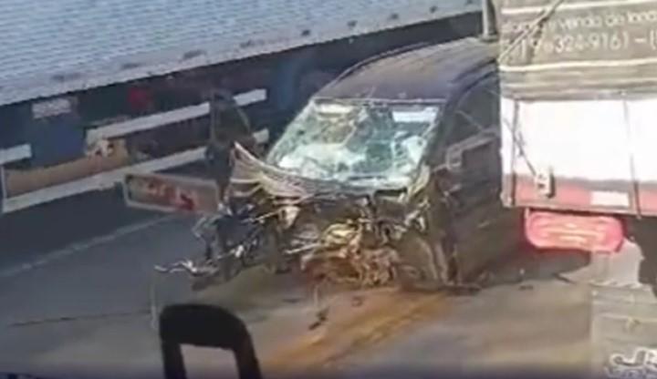 BR-381: grave acidente resulta em morte e feridos e motor do veículo foi “arrancado” na batida; veja VÍDEO