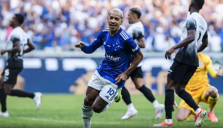 Cruzeiro faz três no Corinthians em Mineirão lotado e sobe na tabela do Brasileiro