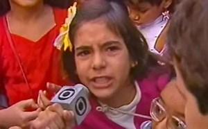 Descubra quem é a menina revoltada do vídeo do ‘Xou da Xuxa’ que viralizou na internet