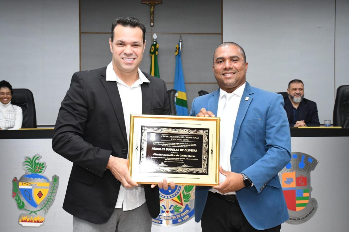 Péricles Douglas é homenageado na Câmara Municipal de Caldas Novas pelo trabalho realizado no Caldas Country Festival