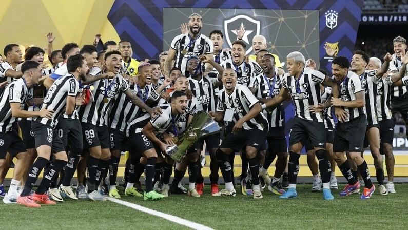 Campeão brasileiro, Botafogo decidirá Supercopa com o Flamengo em fevereiro no Mangueirão