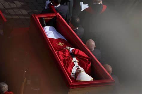 Papa Francisco é sepultado na Basílica de Santa Maria Maggiore