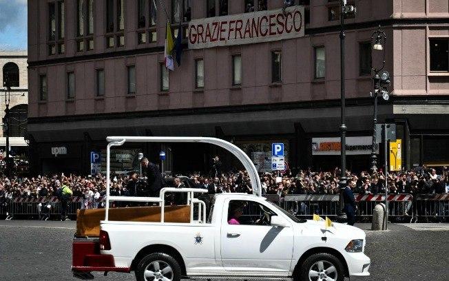 Pelas ruas de Roma, o último adeus ao Papa Francisco