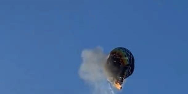 Balão pega fogo, cai e mata 8 pessoas em Praia Grande, Santa Catarina
