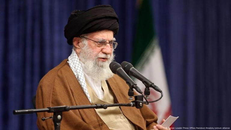 Israel isola Khamenei ao eliminar seu círculo de poder no Irã