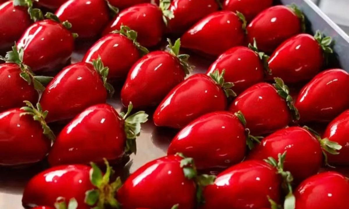 Faturamento de docerias com morango do amor dispara