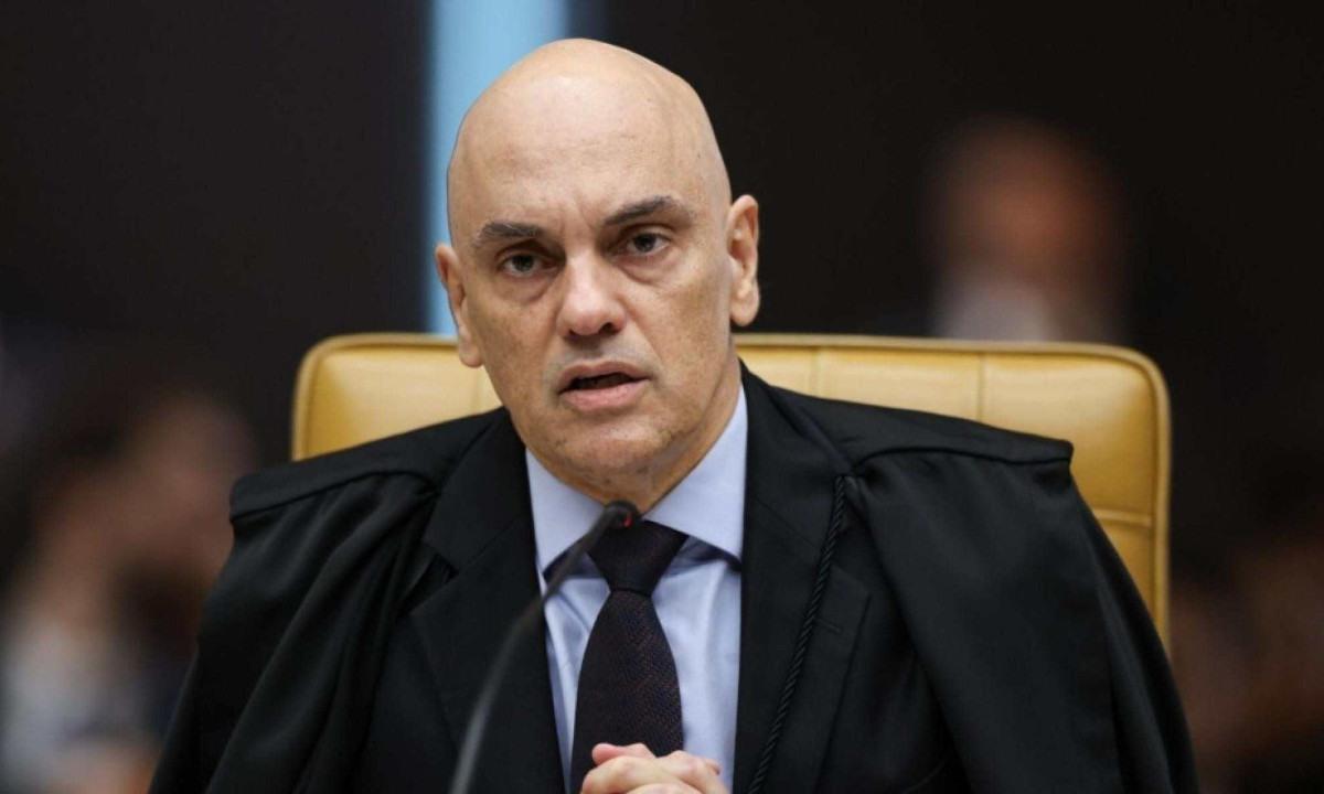 Gesto 'obsceno' de Moraes vira alvo de críticas de bolsonaristas