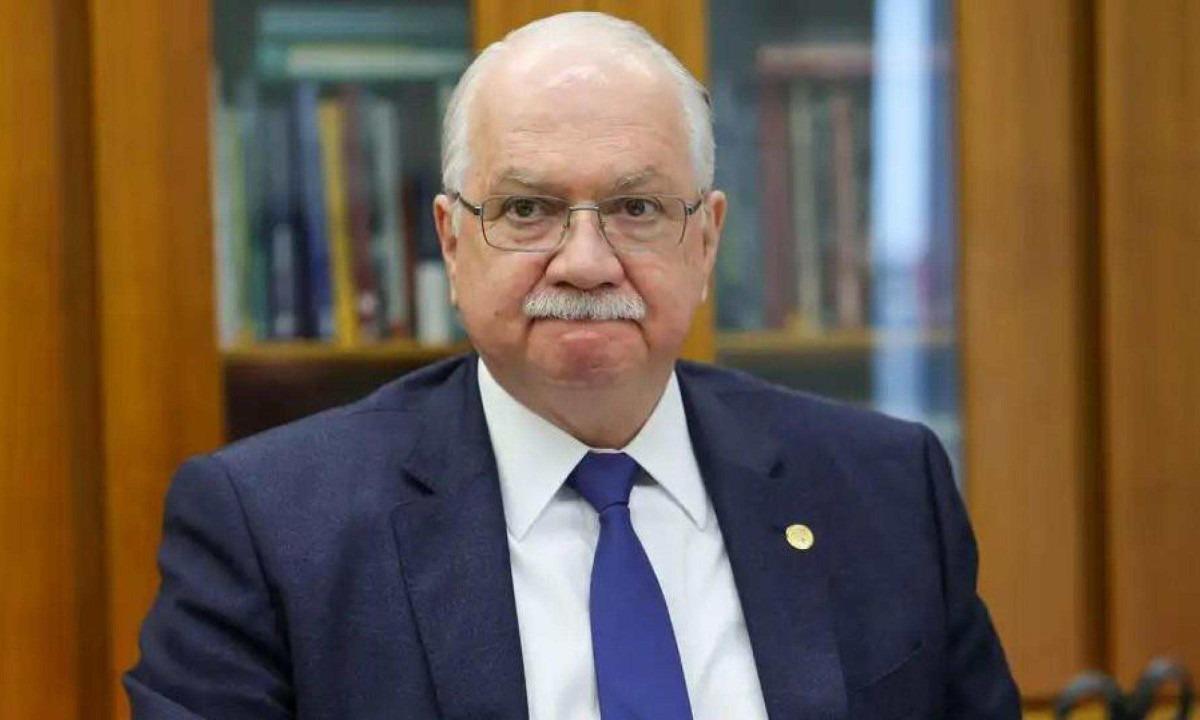 Fachin assume STF com perfil discreto e tentativa de baixar tensão política