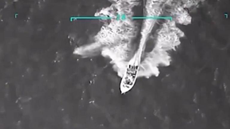 EUA atacam novo navio no Caribe e enviam helicópteros de combate para perto da Venezuela