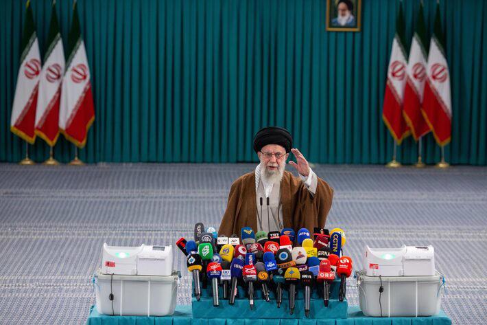 Irã diz não ‘negociar sob ameaça’ dos EUA e prepara exercícios militares no Estreito de Ormuz