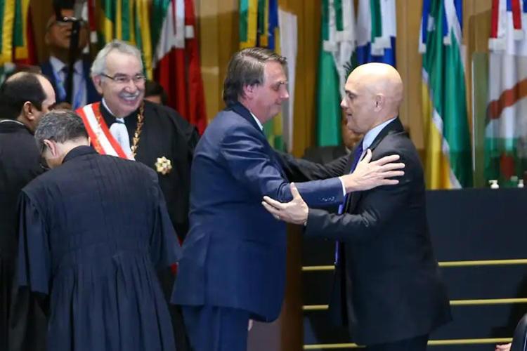 O amor venceu? Moraes aceita pedido de Bolsonaro e dá autorização