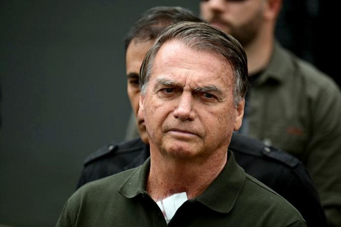 Ex-presidente Jair Bolsonaro é internado em hospital de Brasília após passar mal na Papudinha; quadro mobiliza equipes médicas e reacende debate sobre condições de custódia