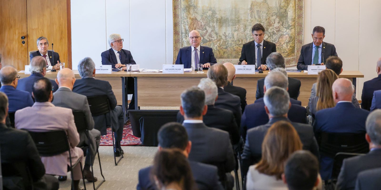 Fachin defende distanciamento de interesses no Judiciário